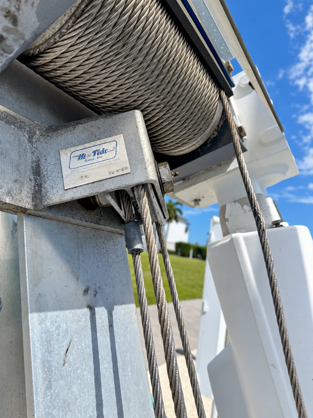 Lift cable drum, wire rope, and guide assembly